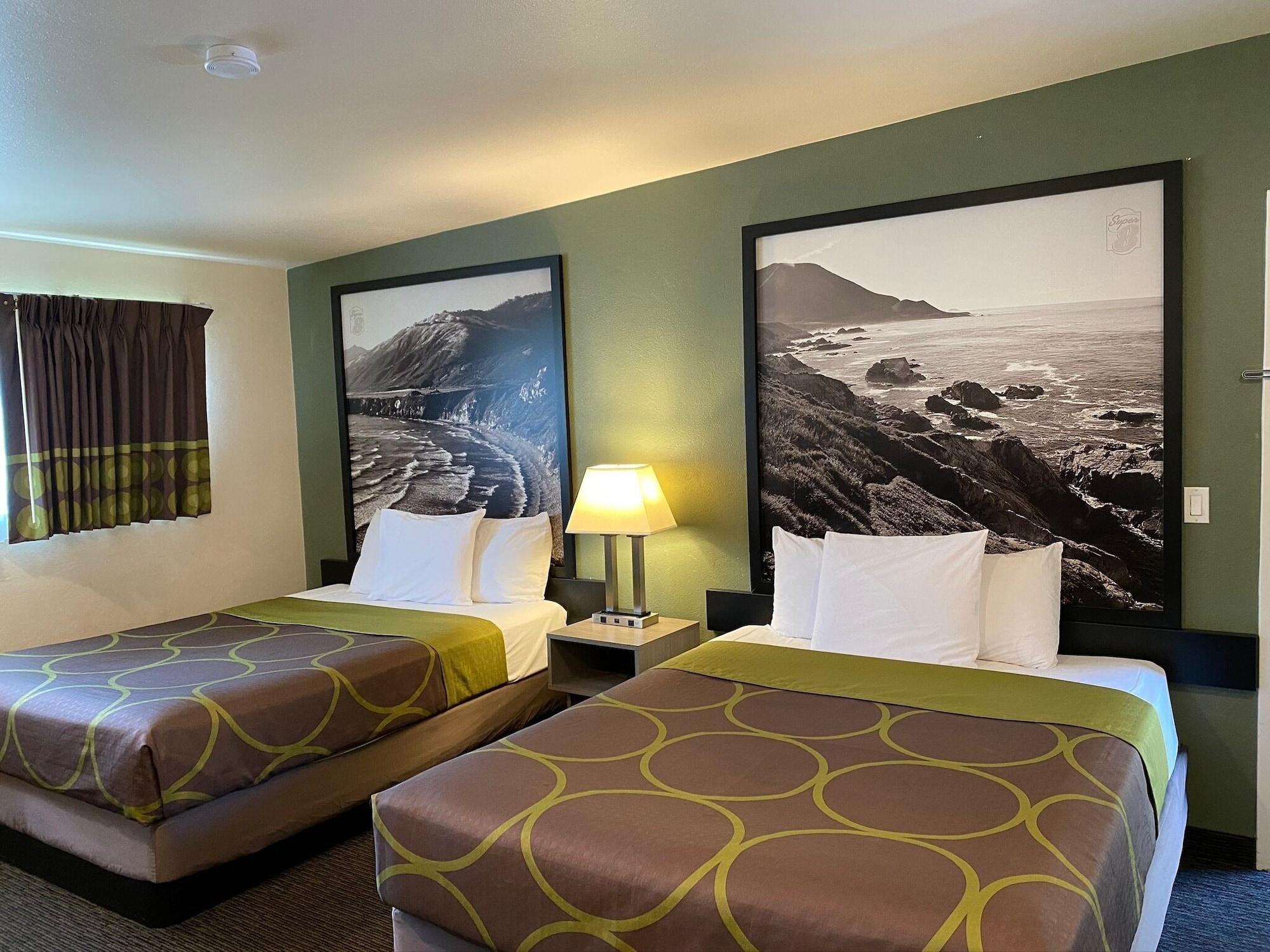Super 8 By Wyndham Monterrey